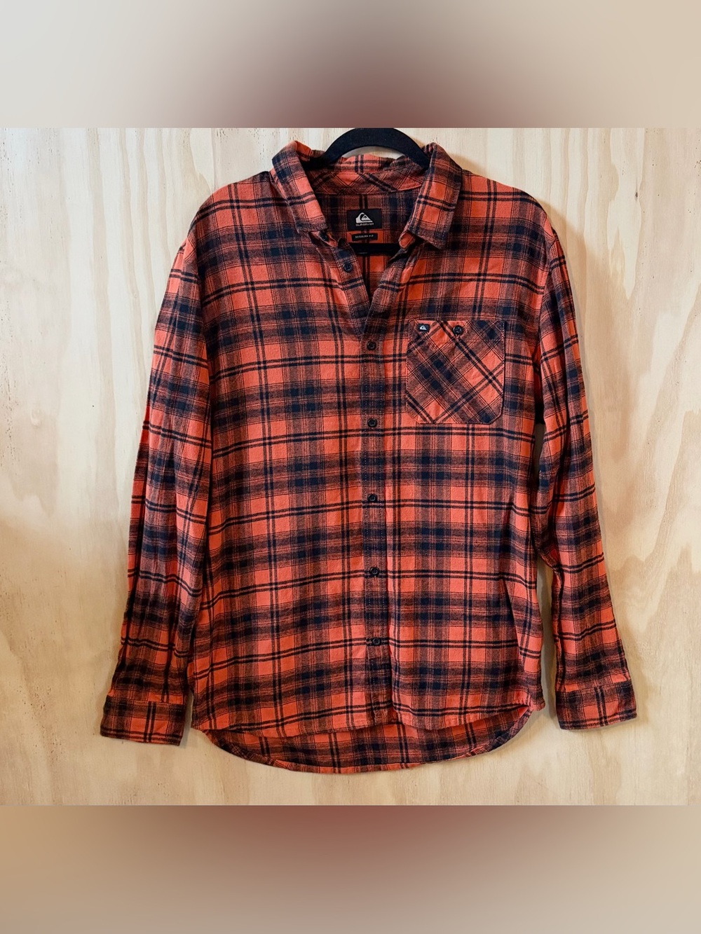 Quiksilver Shirt Men’s M Orange & Black Plaid Flannel Button Down Long Sleeve